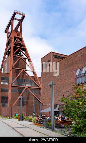 Zeche Zollverein, Doppelbock Fördergerüst Schacht 12, Restaurant The Mine, Essen, NRW, Deutschland Zollverein *** Zollverein Coal Mine Industrial Complex, Doppelbock Headframe Shaft 12, Restaurant The Mine, Essen, NRW, Allemagne, Zollverein Banque D'Images