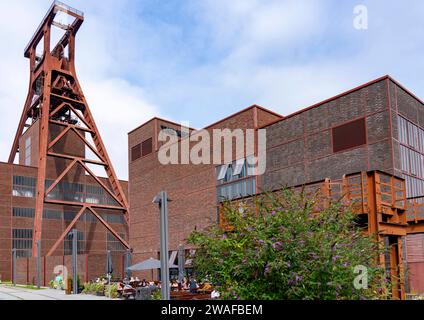 Zeche Zollverein, Doppelbock Fördergerüst Schacht 12, Restaurant The Mine, Essen, NRW, Deutschland Zollverein *** Zollverein Coal Mine Industrial Complex, Doppelbock Headframe Shaft 12, Restaurant The Mine, Essen, NRW, Allemagne, Zollverein Banque D'Images