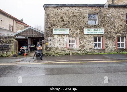 Dugdales à Settle, North Yorkshire, défrichant les stocks en janvier 2023 en attendant la fermeture probable du magasin (magasin connu sous le nom de Garden Shed). Banque D'Images