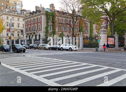 New York Landmark Cooper Hewitt, le Smithsonian Design Museum, est l’ancien Carnegie Mansion sur le « Museum Mile » de la Cinquième Avenue. Banque D'Images