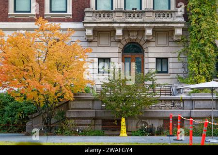 New York Landmark Cooper Hewitt, le Smithsonian Design Museum, est l’ancien Carnegie Mansion sur le « Museum Mile » de la Cinquième Avenue. Banque D'Images