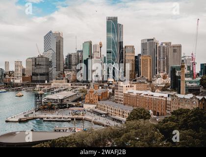 Superbe image de la Skyline de Sydney en Australie, vue à travers une fenêtre Banque D'Images
