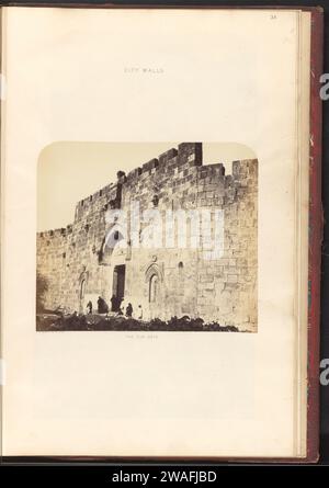 Vue du Zionpoort à Jérusalem, James McDonald, c. 1860 - en 1865 ou avant, photographie papier de Jérusalem. Support photographique tirage albumen City-gate Zionpoort Banque D'Images