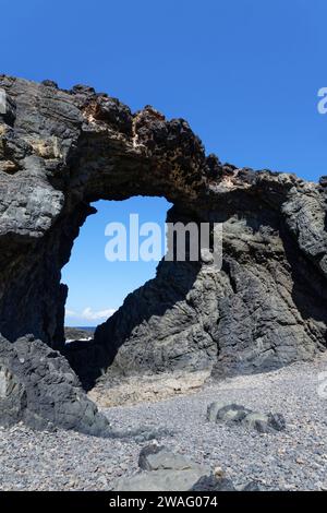 Arche rocheuse de Pena Horadada sur la plage Playa del Jurado, près d'Ajuy, côte ouest de Fuerteventura, îles Canaries, septembre. Banque D'Images