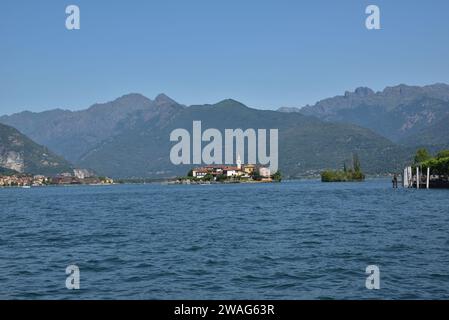 Isola dei Pescatori, également connue sous le nom d'Isola Superiore, vue depuis un ferry près de Stresa, sur le lac majeur, en Italie. Banque D'Images