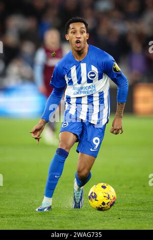 LONDRES, Royaume-Uni - 2 janvier 2024 : Joao Pedro de Brighton & Hove Albion en action lors du match de Premier League entre West Ham United et Brighton and Ho Banque D'Images