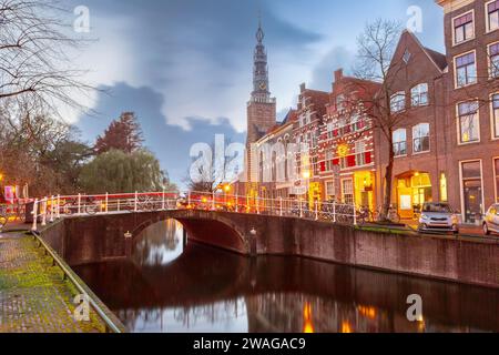 Église St Louis au Steenschuur à Leiden pendant l'heure bleue, Hollande, pays-Bas Banque D'Images