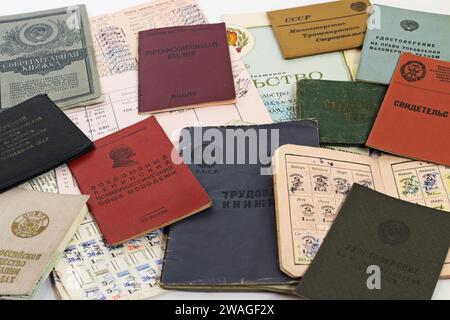 Différents documents personnels spéciaux et certificats de l'homme soviétique en URSS 1950-1970 Banque D'Images