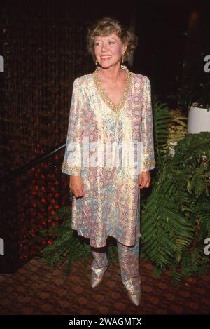 **FICHIER PHOTO** Glynis Johns est décédé. Glynis Johns au gala des BBC TV Awards le 19 novembre 1986 à l'Ambassador Hotel de Los Angeles, Californie. Copyright : xRalphxDominguez/MediaPunchx Banque D'Images