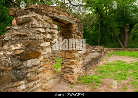 Ruines du mur à Mission Espada, San Antonio Missions National Historical Park, Texas Banque D'Images