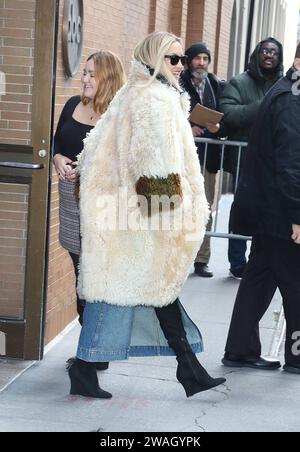 NEW YORK, NY- JANVIER 4 : Kate Hudson a vu sortir de The View le 04 janvier 2024 à New York. Droit d'auteur : xRWx Banque D'Images