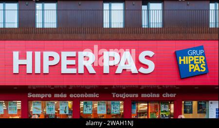 El Pas de la Casa, Andorra - 12 27 2023 : hypermarket Banque D'Images