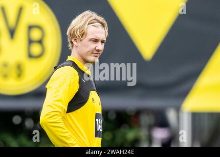 Marbella, Espagne. 04 janvier 2024. Fußball : 1. Bundesliga, saison 2023/2024, Trainingslager von Borussia Dortmund am 04.01.2024 à Marbella (Espagne). Julian Brandt schaut sceptisch. Crédit : dpa/Alamy Live News Banque D'Images