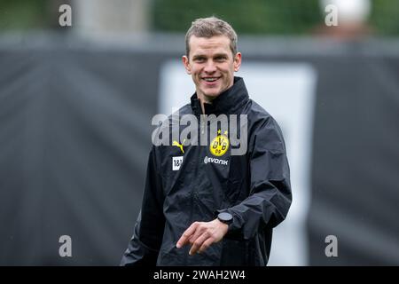 Marbella, Espagne. 04 janvier 2024. Fußball : 1. Bundesliga, saison 2023/2024, Trainingslager von Borussia Dortmund am 04.01.2024 à Marbella (Espagne). Co-formateur Sven Bender lacht. Crédit : dpa/Alamy Live News Banque D'Images