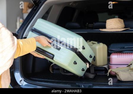 Emballage des bagages en préparation du voyage Banque D'Images