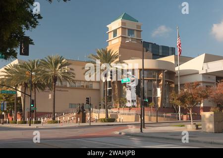 Burbank, Californie, États-Unis – 24 décembre 2023. Le bâtiment de la police de Burbank et du quartier général des pompiers. Comté de Los Angeles, Californie Banque D'Images
