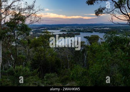 Coucher de soleil sur Canberra depuis Black Mountain Banque D'Images