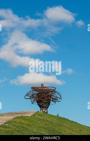 Sculpture la Dama del Manzanares créée par l'artiste valencien Manolo Valdes situé dans le parc Lineal del Manzanares dans la ville de Madrid Banque D'Images