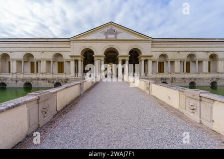 Mantoue, Italie - 27 février 2023 : vue sur la cour du palais te, à Mantoue (Mantoue), Lombardie, Italie du Nord Banque D'Images