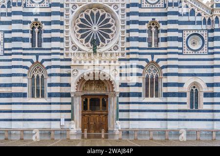 Vue de la façade de la cathédrale (Duomo, Basilica di San Giovanni Battista), à Monza, Lombardie, Italie du Nord Banque D'Images