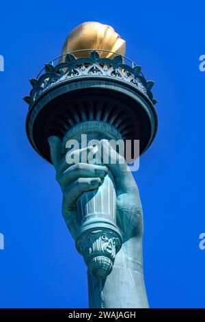 Le flambeau de l'indépendance de la Statue de la liberté de la grosse Pomme et de New York (USA), symbole de la ville de Manhattan et de la démocratie mondiale. Banque D'Images