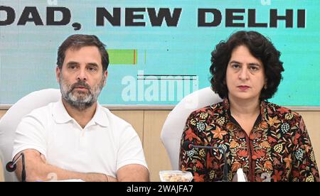 Inde. 04 janvier 2024. NEW DELHI, INDE - JANVIER 4 : les dirigeants du parti au Congrès Rahul Gandhi, la secrétaire générale Priyanka Gandhi Vadra, et d'autres lors d'une réunion des secrétaires généraux du parti, des présidents du Pradesh Congress Committee (PCC) et des dirigeants du Congress Legislative Party (CLP), au siège de l'AICC le 4 janvier 2024 à New Delhi, en Inde. (Photo Sonu Mehta/Hindustan Times/Sipa USA) crédit : SIPA USA/Alamy Live News Banque D'Images