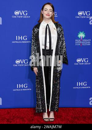 PALM SPRINGS, COMTÉ DE RIVERSIDE, CALIFORNIE, États-Unis - JANVIER 04 : Emma Stone portant des vêtements personnalisés Louis Vuitton arrive à la 35e cérémonie annuelle des Palm Springs International film Festival film Awards qui se tient au Palm Springs Convention Center le 4 janvier 2024 à Palm Springs, Comté de Riverside, Californie, États-Unis. (Photo de Xavier Collin/image Press Agency) Banque D'Images