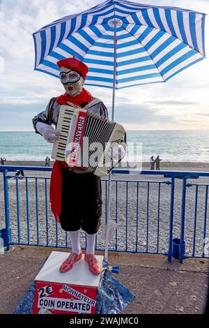 Une statue humaine sur la Promenade des Anglais Nice France Banque D'Images