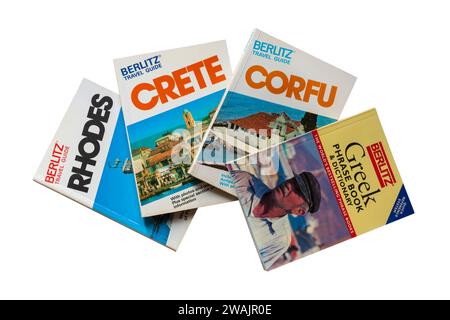 Berlitz Guides de Voyage Guides de Voyage pour les îles grecques Crète Corfou et Rhodes avec livre de phrase grec et dictionnaire isolé sur fond blanc Banque D'Images