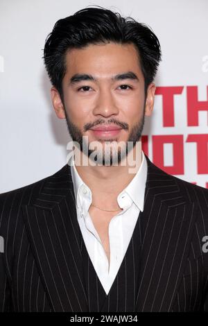 LOS ANGELES, CA - JANVIER 4 : Justin chien à la première Netflix de The Brothers Sun au Netflix Tudum Theater à Los Angeles, Californie, le 4 janvier 2024. Droit d'auteur : xFayexSadoux Banque D'Images