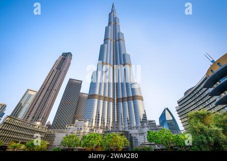 DUBAÏ, VAE - 27. Juin 2023 le célèbre Burj Khalifa au lever du soleil Banque D'Images