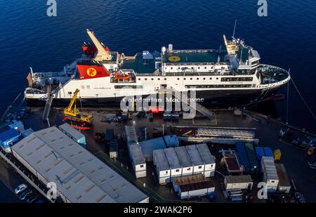 Le ferry Caledonian MacBrayne MV Glen Sannox en construction au chantier naval Ferguson Marine à Port Glasgow sur la rivière Clyde. Date de la photo : Vendredi 5 janvier 2024. Banque D'Images