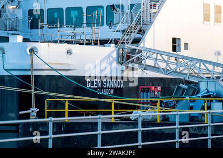 Le ferry Caledonian MacBrayne MV Glen Sannox en construction au chantier naval Ferguson Marine à Port Glasgow sur la rivière Clyde. Date de la photo : Vendredi 5 janvier 2024. Banque D'Images