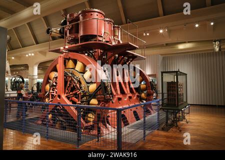 Moteur à vapeur à triple expansion et générateur électrique, à partir de 1891, exposé au Henry Ford Museum of American innovation, Dearborn Michigan USA Banque D'Images