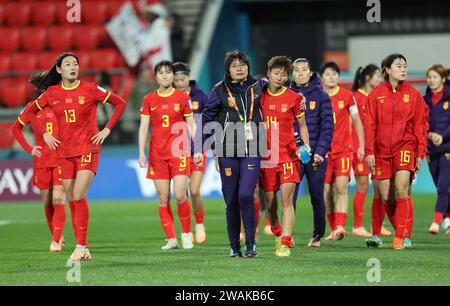 (240105) -- PÉKIN, 5 janv. 2024 (Xinhua) -- l'équipe chinoise quitte le terrain après le match du groupe D entre la Chine et l'Angleterre à la coupe du monde féminine de la FIFA 2023 à Adélaïde, Australie, le 1 août 2023. (Xinhua/Bai Xuefei) Banque D'Images