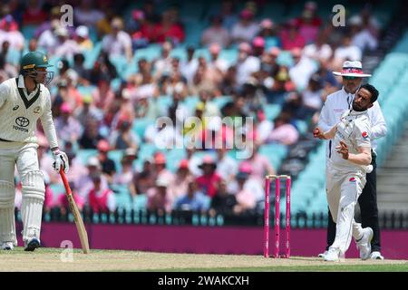 Sydney Cricket Ground, Sydney, Australie ; 5 janvier 2024, International Test Cricket, Australie contre Pakistan 3e Test Day 3 ; Hasan Ali du Pakistan court dans le bol Banque D'Images