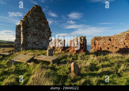 St Helens on the Lea, église en ruine de Old Cambus à Siccar point dans le Berwickshire, en Écosse Banque D'Images