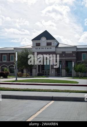 Klein, Texas États-Unis 09-24-2023. Extérieur du bâtiment du lycée Klein Cain à Klein, TX vue de face. Campus d'enseignement secondaire fondé en 2017. Banque D'Images