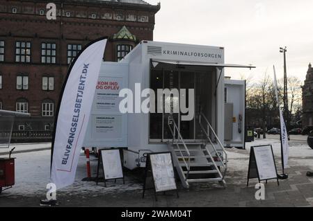 Copenhague, Danemark /05 January 2024/.Truck pour le recrutement de gardiens de prison dans la capitale danoise Copenhague. (Photo.Francis Joseph Dean/Dean Pictures) Banque D'Images