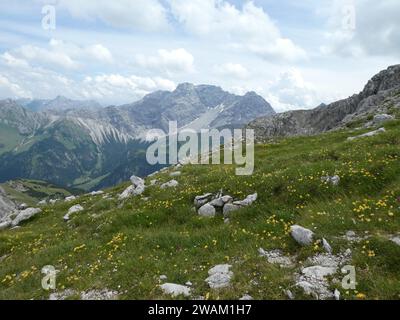 Vue panoramique en randonnée sur le sentier Fürstin Gina près de Malbun au Liechtenstein Banque D'Images