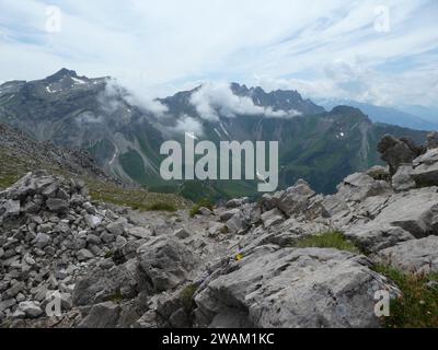 Vue panoramique en randonnée sur le sentier Fürstin Gina près de Malbun au Liechtenstein Banque D'Images