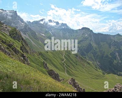 Vue panoramique en randonnée sur le sentier Fürstin Gina près de Malbun au Liechtenstein Banque D'Images