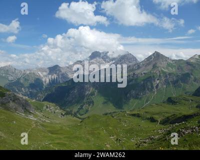 Vue panoramique en randonnée sur le sentier Fürstin Gina près de Malbun au Liechtenstein Banque D'Images