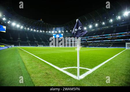 Londres, Royaume-Uni. 05 janvier 2024. Vue générale du drapeau du coin Tottenham Hotspur lors du match du 3e tour Tottenham Hotspur FC contre Burnley FC Emirates FA Cup au Tottenham Hotspur Stadium, Londres, Angleterre, Royaume-Uni le 5 janvier 2024 Credit : Every second Media/Alamy Live News Banque D'Images