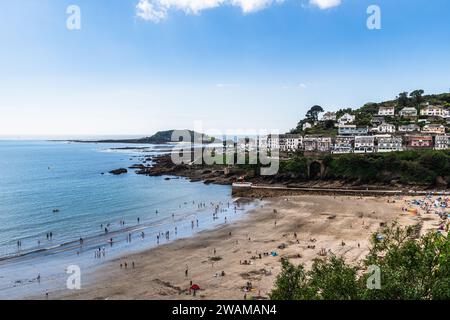 Looe, Cornouailles, Royaume-Uni - 15 août 2023 : Baie et plage de la pittoresque ville côtière de Looe en Cornouailles, Angleterre, Royaume-Uni Banque D'Images