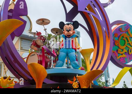 Mickey Mouse au défilé sonore de Mickey au parc Disneyland à Anaheim, Californie, États-Unis. Banque D'Images
