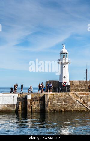 Mevagissey, Cornouailles, Royaume-Uni - 16 août 2023 : le phare de Mevagissey sur la côte sud de Cornouailles Banque D'Images