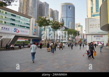 SHENZHEN, CHINE - 21 NOVEMBRE 2019 : vue au niveau de la rue de Shenzhen. Banque D'Images