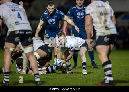 5 janvier 2024 ; Salford Community Stadium, Salford, Lancashire, Angleterre; Gallagher Premiership Rugby, sale Sharks contre Bristol Bears ; Kieran Marmion de Bristol Bears efface le ballon Banque D'Images