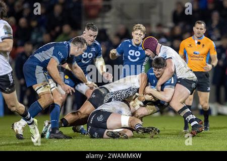 5 janvier 2024 ; Salford Community Stadium, Salford, Lancashire, Angleterre; Gallagher Premiership Rugby, sale Sharks versus Bristol Bears ; Ben Curry de sale Sharks IT Tacked Banque D'Images